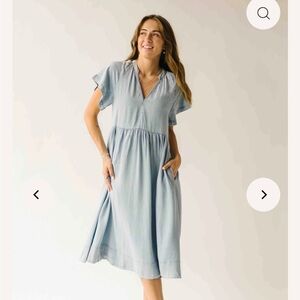 ☀️ NEW V-Neck Light Blue Midi Dress with Short Sleeves